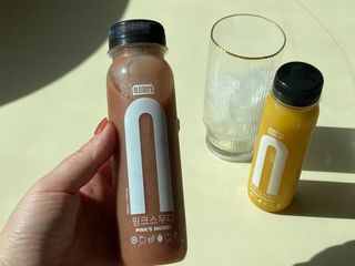 BLENDY'S 핑크 스무디+블론디 스무디 — 3점을 준 리뷰어가 2021년 11월 올린 사용 사진