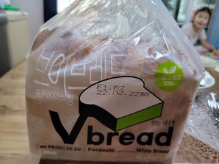롯데제과 Vbread 포카치아식빵1개 + 미니식빵 1개 + 머핀 2개 세트 — 5점을 준 리뷰어가 2021년 9월 올린 사용 사진