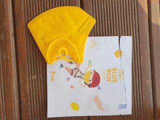 [블루 본 아이노우] 유아용 컬러마스크 40 PCS SET 2중 택 1 — 5점을 준 리뷰어가 2021년 5월 올린 사용 사진