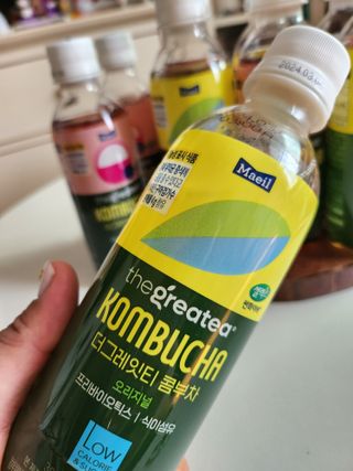 더그레잇티 콤부차 [매일유업] 더그레잇티 44kcal 콤부차 300ml *12개입 (오리지널 6개+베리리치 6개) — 5점을 준 리뷰어가 2023년 7월 올린 사용 사진