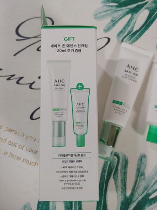[AHC] 세이프온 에센스 선크림 올리브영 스페셜 증정 기획세트 — 5점을 준 리뷰어가 2022년 6월 올린 사용 사진