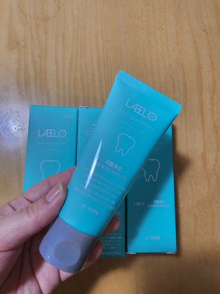 치과에서 쓰는 치약 _ 라벨제로 저불소 꼬마, 키즈, 유아, 베이비, 주니어 안전한 어린이치약 — 5점을 준 리뷰어가 2022년 10월 올린 사용 사진
