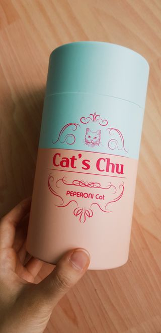 페페로니 잘 먹는 캣츄 - 무항생제 닭고기 12개 + 알래스카 연어 12개 — 4점을 준 리뷰어가 2021년 7월 올린 사용 사진