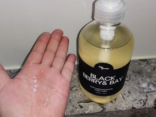 빅그린 니치 퍼퓸 바이옴바디워시 500ml(상탈, 블랙베리&베이, 블랑쉐 3종 중 택1) — 5점을 준 리뷰어가 2022년 12월 올린 사용 사진