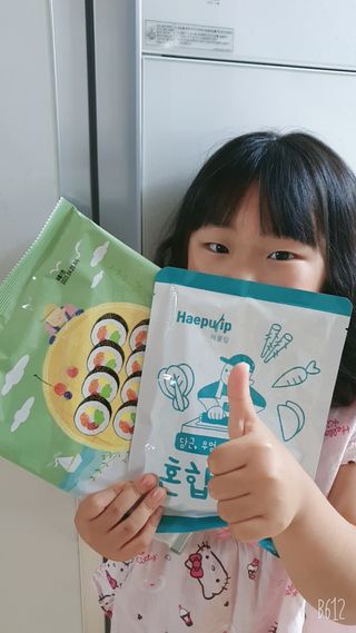 해풀잎 누구나 김밥*1ea [(혼합야채 35g *1ea,  김밥김 (5g, 5ea),  양념간장 (6g, 5ea), 참기름(5g, 2ea)] — 4점을 준 리뷰어가 2022년 7월 올린 사용 사진