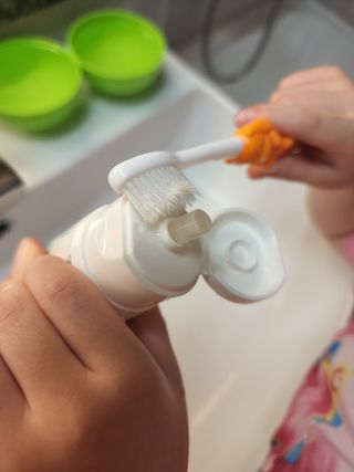 닥터데디스 안심저불소 키즈치약 (라즈베리, 청포도향 중 택 1) 60g +  여행용 미니 치약 15g — 5점을 준 리뷰어가 2022년 7월 올린 사용 사진