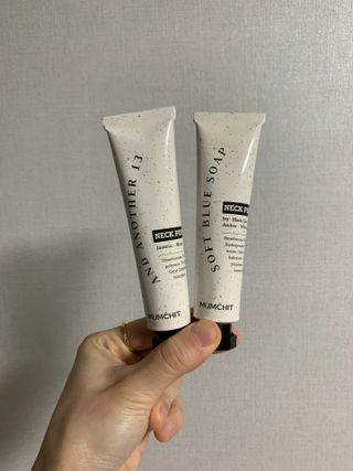 멈칫(MUMCHIT) 넥퍼퓸 NECKPERFUME 2가지 향 — 5점을 준 리뷰어가 2021년 12월 올린 사용 사진