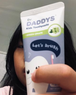 닥터데디스 안심저불소 키즈치약 (라즈베리, 청포도향 중 택 1) 60g +  여행용 미니 치약 15g — 5점을 준 리뷰어가 2022년 7월 올린 사용 사진