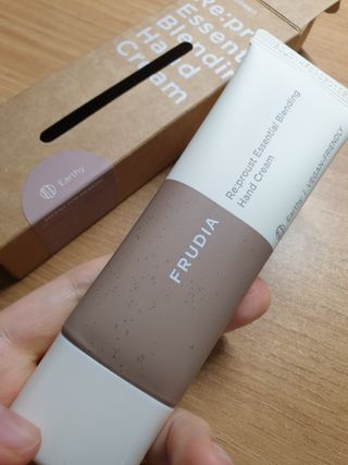 [후르디아] 끈적임 없는 착한성분 비건  핸드크림 3종 — 5점을 준 리뷰어가 2021년 10월 올린 사용 사진