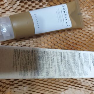 스킨1004 [SKIN1004] 마다가스카르 센텔라 앰플 폼 125ml — 5점을 준 리뷰어가 2024년 8월 올린 사용 사진