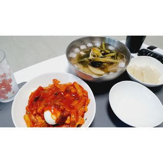 빨간키트 떡볶이 밀키트 2~3인분 매운맛 국물 떡볶이 만들기 쉬운 황금 레시피 분말 소스로 간편한 요리 — 5점을 준 리뷰어가 2021년 8월 올린 사용 사진