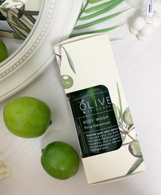 올리브 오일 스킨케어 컴퍼니 [OOSC] 향기로운 보습 로즈 제라늄 바디워시 500ml — 5점을 준 리뷰어가 2021년 7월 올린 사용 사진