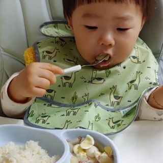 유비맘 캐릭터 실리콘 흡착 식판_색상 랜덤발송 — 5점을 준 리뷰어가 2020년 12월 올린 사용 사진
