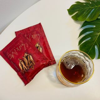 서울약사신협_프리미엄 6년근 홍삼진액_70mlx30포 — 5점을 준 리뷰어가 2021년 2월 올린 사용 사진