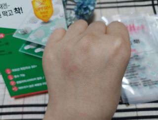 [큐어반H 스팟] 자외선 99프로 차단되는 스틱타입 스팟밴드(1팩 / 66매입) — 5점을 준 리뷰어가 2022년 11월 올린 사용 사진