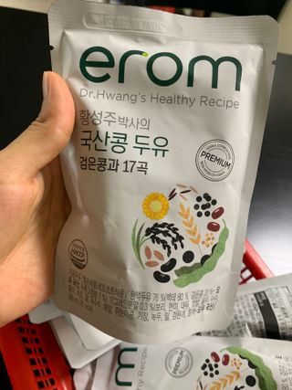 이롬 황성주 박사의 국산콩 두유 검은콩과 17곡 프리미엄 — 5점을 준 리뷰어가 2021년 5월 올린 사용 사진