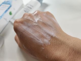 [스킨1004] 마다가스카르 센텔라 히알루-시카 워터핏 선세럼 50ml — 5점을 준 리뷰어가 2024년 5월 올린 사용 사진