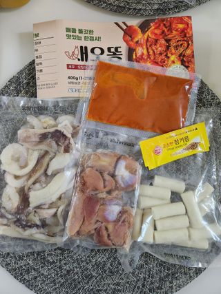 화끈한녀석들 새오똥400g 새우,오징어,똥집 볶음요리 소스,밀떡, 참기름 포함 — 4점을 준 리뷰어가 2022년 12월 올린 사용 사진
