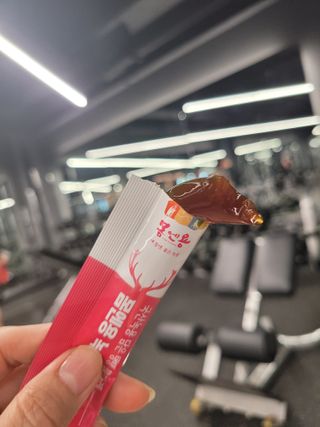 [몸엔용] 녹용 담은 탱탱 콜라겐 녹용 콜라겐 젤리 15g x 20포 — 5점을 준 리뷰어가 2022년 4월 올린 사용 사진