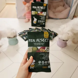 [푸디웜] 라포그  리얼인섹트 웨이트밸런스 저알러지 강아지 사료  1.2KG — 5점을 준 리뷰어가 2022년 7월 올린 사용 사진