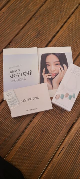 데싱디바 글레이즈 젤네일 시리얼 네일_4종 중 택 1 — 5점을 준 리뷰어가 2021년 9월 올린 사용 사진