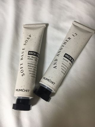 멈칫(MUMCHIT) 넥퍼퓸 NECKPERFUME 2가지 향 — 5점을 준 리뷰어가 2021년 11월 올린 사용 사진
