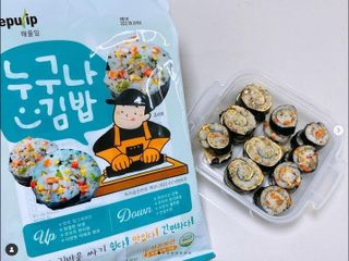 해풀잎 누구나 김밥*1ea [(혼합야채 35g *1ea,  김밥김 (5g, 5ea),  양념간장 (6g, 5ea), 참기름(5g, 2ea)] — 4점을 준 리뷰어가 2022년 7월 올린 사용 사진