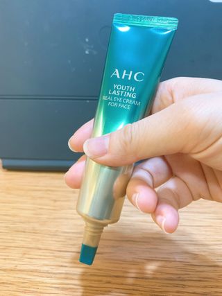 [NEW 탄력유턴 아이크림] AHC 유스 래스팅 리얼 아이크림 포 페이스 — 5점을 준 리뷰어가 2021년 1월 올린 사용 사진