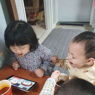 유비쿡 컵떡볶이 매운컵떡볶이2개/ 짜장컵떡볶이 2개  총 4개세트 — 5점을 준 리뷰어가 2021년 2월 올린 사용 사진