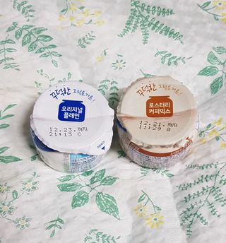 매일바이오 그릭요거트 오리지널 플레인 4개, 로스터리 커피믹스 4개 — 5점을 준 리뷰어가 2021년 12월 올린 사용 사진