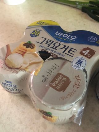 매일바이오 그릭요거트 오리지널 플레인 4개, 로스터리 커피믹스 4개 — 4.5점을 준 리뷰어가 2021년 12월 올린 사용 사진