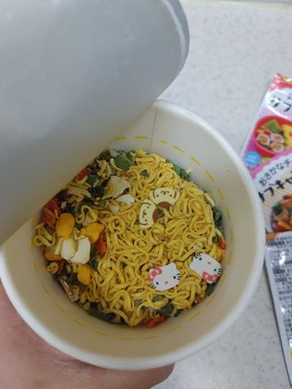 NISSIN 닛신 컵누들  4종 - 씨푸드오리지날, 씨푸드 스파이시, 씨푸드 커리, 씨푸드 XO소스 — 5점을 준 리뷰어가 2023년 1월 올린 사용 사진