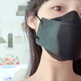 위케어 KF94 마스크 숨쉬기편한 귀안아픈마스크 국산원부자재 사용 식약처 승인 마스크 — 3점을 준 리뷰어가 2021년 4월 올린 사용 사진