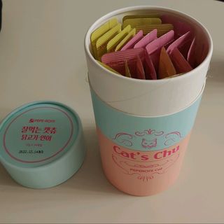 페페로니 잘 먹는 캣츄 - 무항생제 닭고기 12개 + 알래스카 연어 12개 — 5점을 준 리뷰어가 2021년 8월 올린 사용 사진