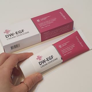 이지듀 DW-EGF 크림 다이브좀_콜라겐이 쏙쏙, 탄력피부로 다이빙 — 4점을 준 리뷰어가 2021년 2월 올린 사용 사진