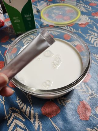 하나마이 [BEST 판매율 1위] 카스피해 유산균 종균_발효기가 필요없이 간편하게 만들어 먹는 요거트 생유산균 — 4점을 준 리뷰어가 2023년 3월 올린 사용 사진