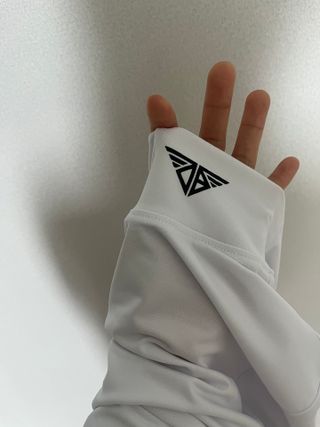 다운블로우 여자 골프웨어 기능성 여름 냉감 쿨링 필드룩 골프 티셔츠 이너웨어 DB 3001W (화이트) — 5점을 준 리뷰어가 2025년 3월 올린 사용 사진