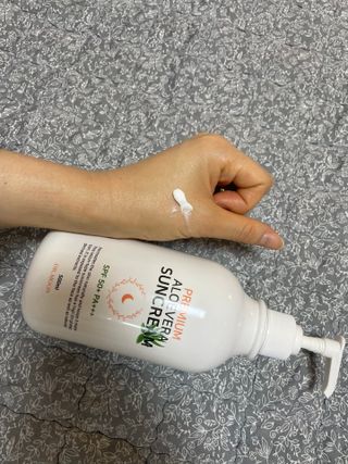 [닥터문] 프리미엄 알로에베라 선크림 500ml — 5점을 준 리뷰어가 2022년 5월 올린 사용 사진