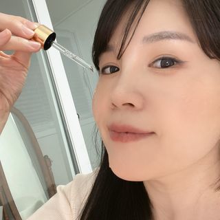 스킨큐어 산다화 비타민c 화이트닝 에센스 30ml — 5점을 준 리뷰어가 2023년 10월 올린 사용 사진