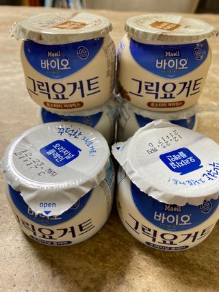 매일바이오 그릭요거트 오리지널 플레인 4개, 로스터리 커피믹스 4개 — 5점을 준 리뷰어가 2021년 12월 올린 사용 사진