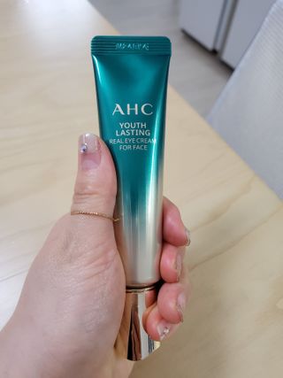 [NEW 탄력유턴 아이크림] AHC 유스 래스팅 리얼 아이크림 포 페이스 — 5점을 준 리뷰어가 2021년 2월 올린 사용 사진