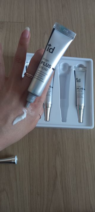 아이디플라코스메틱 아이디 브이로직 플러스 크림 15ml X 4EA — 5점을 준 리뷰어가 2022년 5월 올린 사용 사진