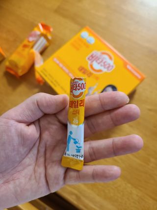 광동제약 [광동] 비타500데일리스틱 70포X2개 + 뚱랑이엽서 + 쇼핑백 증정 — 5점을 준 리뷰어가 2022년 1월 올린 사용 사진