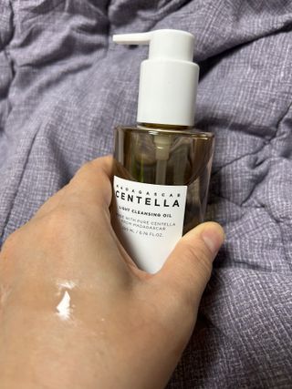 스킨1004 [SKIN1004] 마다가스카르 센텔라 라이트 클렌징 오일 200ml — 5점을 준 리뷰어가 2024년 7월 올린 사용 사진