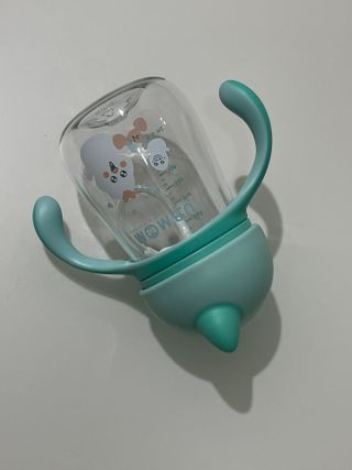 유비맘 트라이탄 코니빨대컵_컬러 랜덤 발송 — 5점을 준 리뷰어가 2021년 3월 올린 사용 사진