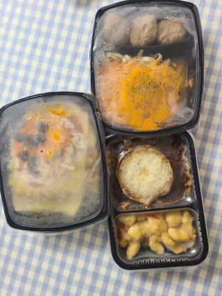 직탁 식단관리 3종 도시락 (두부 라자냐 라구빠에야, 두부로제 미트볼파스타, 닭탕수 직화 짜장 두부면) — 4점을 준 리뷰어가 2022년 6월 올린 사용 사진