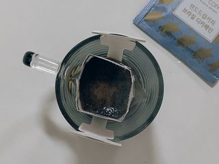 (주)쟈뎅 쟈뎅 클래스 핸드 드립 커피 10P 2종_디카페인 1종+랜덤 플레이버 1종 — 4.5점을 준 리뷰어가 2021년 4월 올린 사용 사진