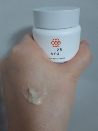 AYU25[아유트웬티파이브]다마스크로즈워터 베이스 천연 수분 촉촉 크림 — 5점을 준 리뷰어가 2021년 4월 올린 사용 사진