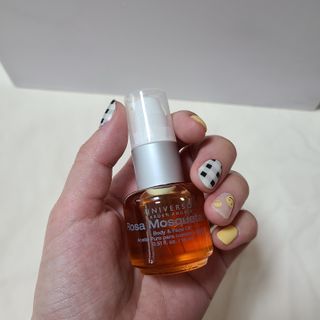 유니베르소 로즈힙 오일 15ml — 4점을 준 리뷰어가 2021년 5월 올린 사용 사진