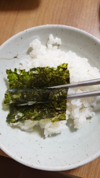 [해림맛김] 들기름에 구운 바삭바삭 김 4종 세트 + 1종 랜덤발송 총5개입 — 5점을 준 리뷰어가 2021년 2월 올린 사용 사진